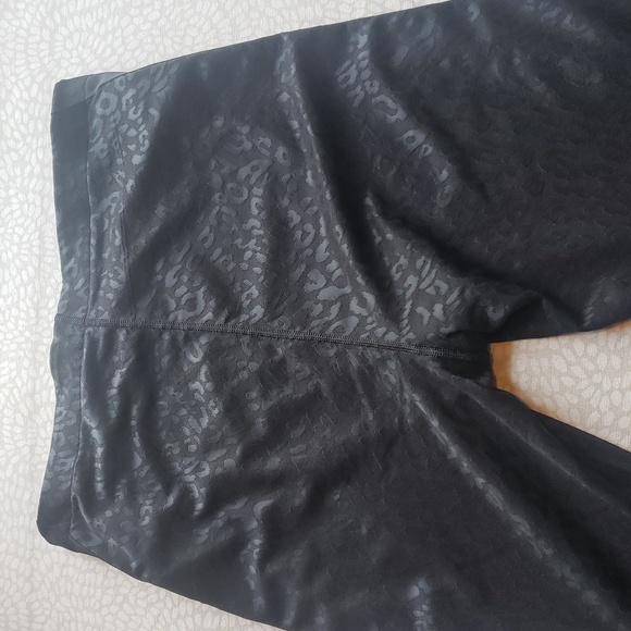 Victoria Secret High-Rise Performance Black Sheer Leopard Print Leggings Size L - Picture 11 of 15